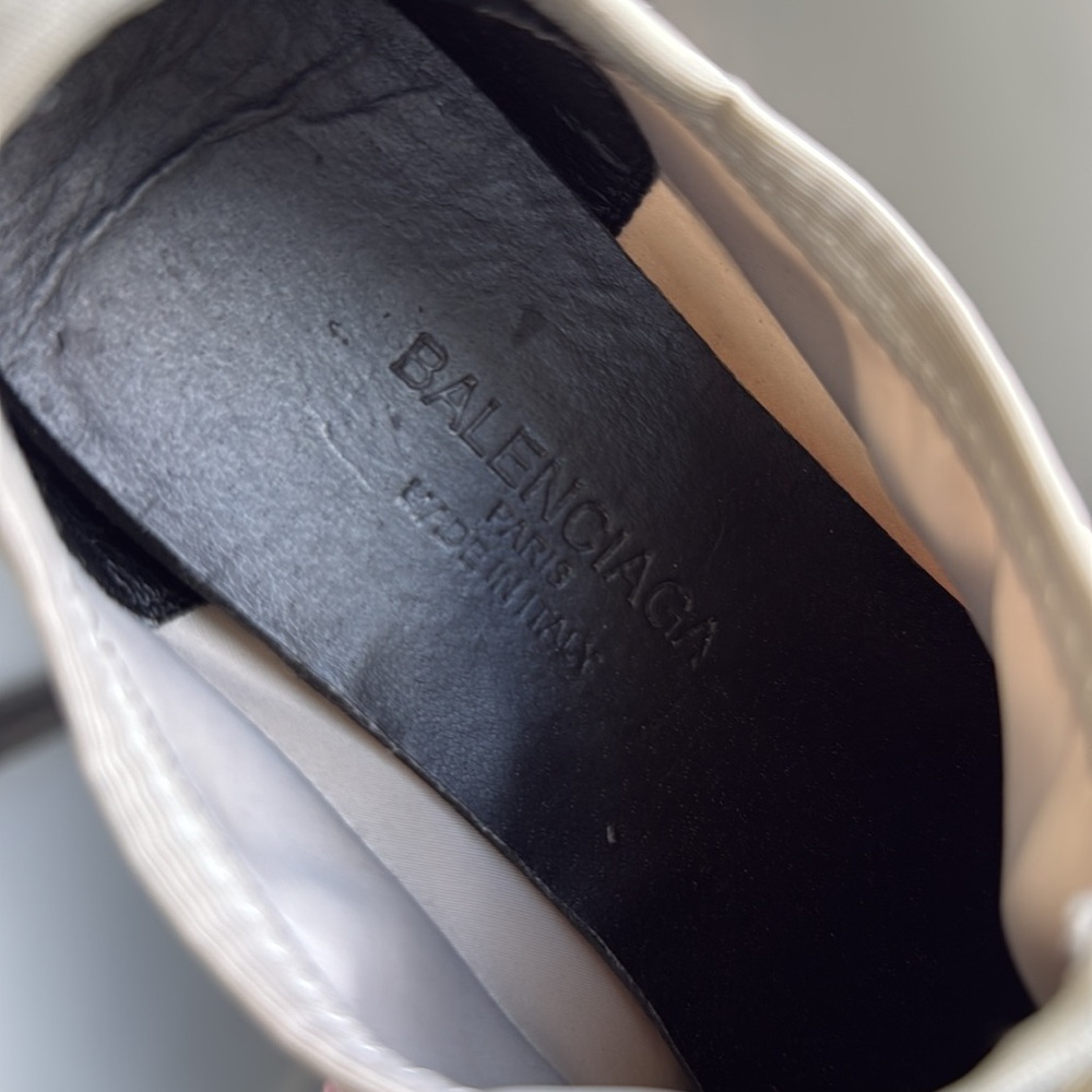 Balenciaga Cream and Gray Race Runner Sneakers - Picture 6 of 6